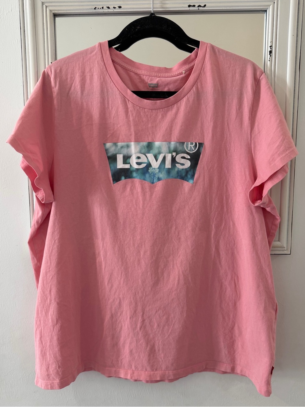 Levi's Women’s Pink Logo T-Shirt